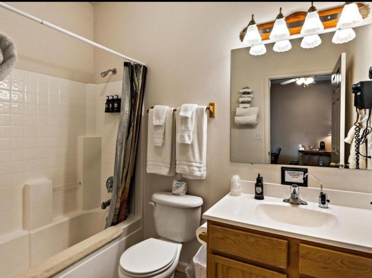 Southfork Lodge - Riverside Inn Lowman Buitenkant foto