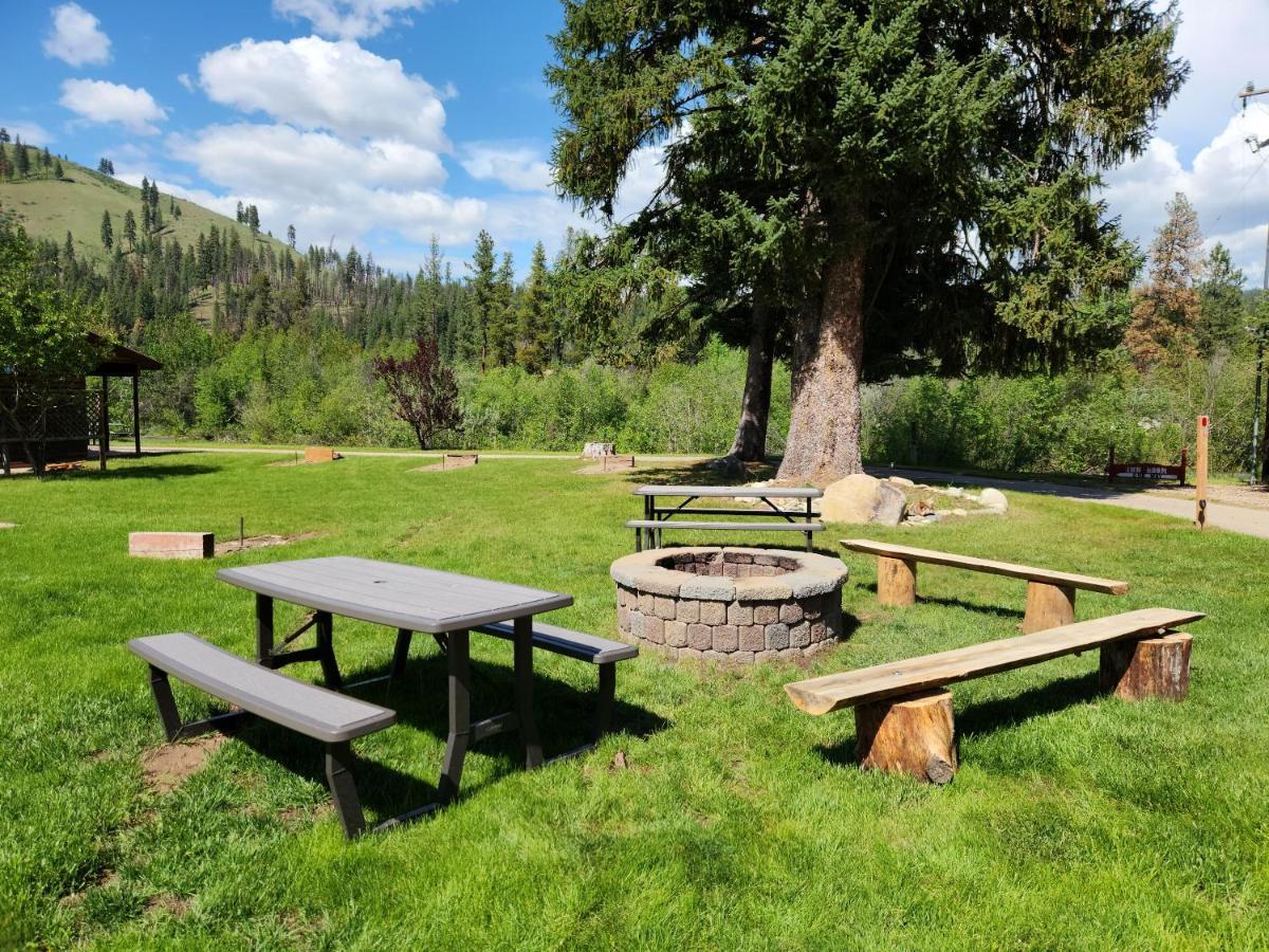 Southfork Lodge - Riverside Inn Lowman Buitenkant foto