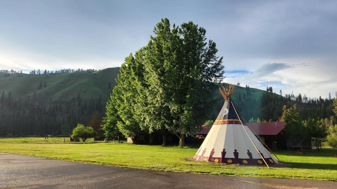Southfork Lodge - Riverside Inn Lowman Buitenkant foto